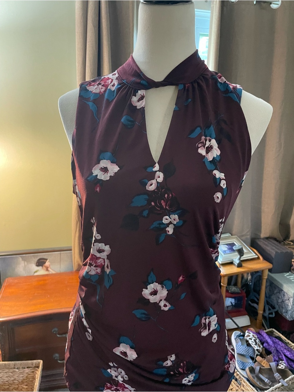 White House Black Market Burgundy Floral Keyhole Sleeveless Blouse